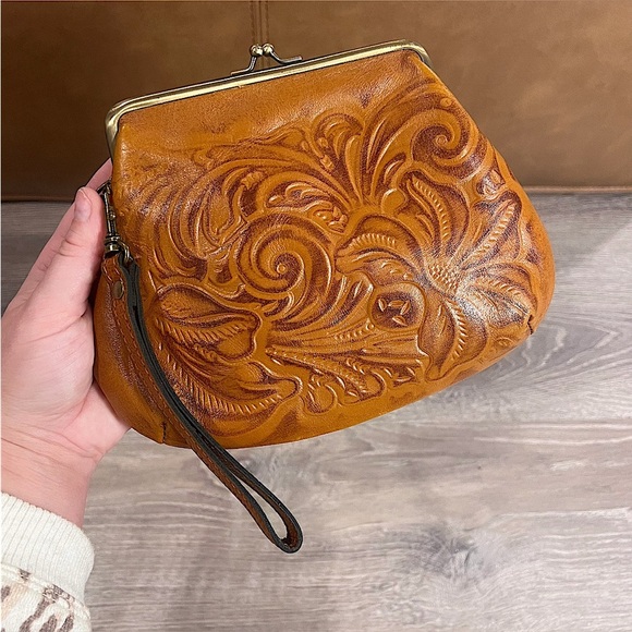 PATRICIA NASH Chesnut Brown Savena Burnished Tooled Leather Kiss-Lock Wristlet - Picture 5 of 12